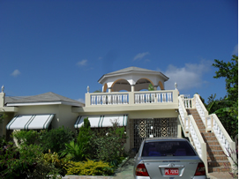 Horizon Villa: Villa Front